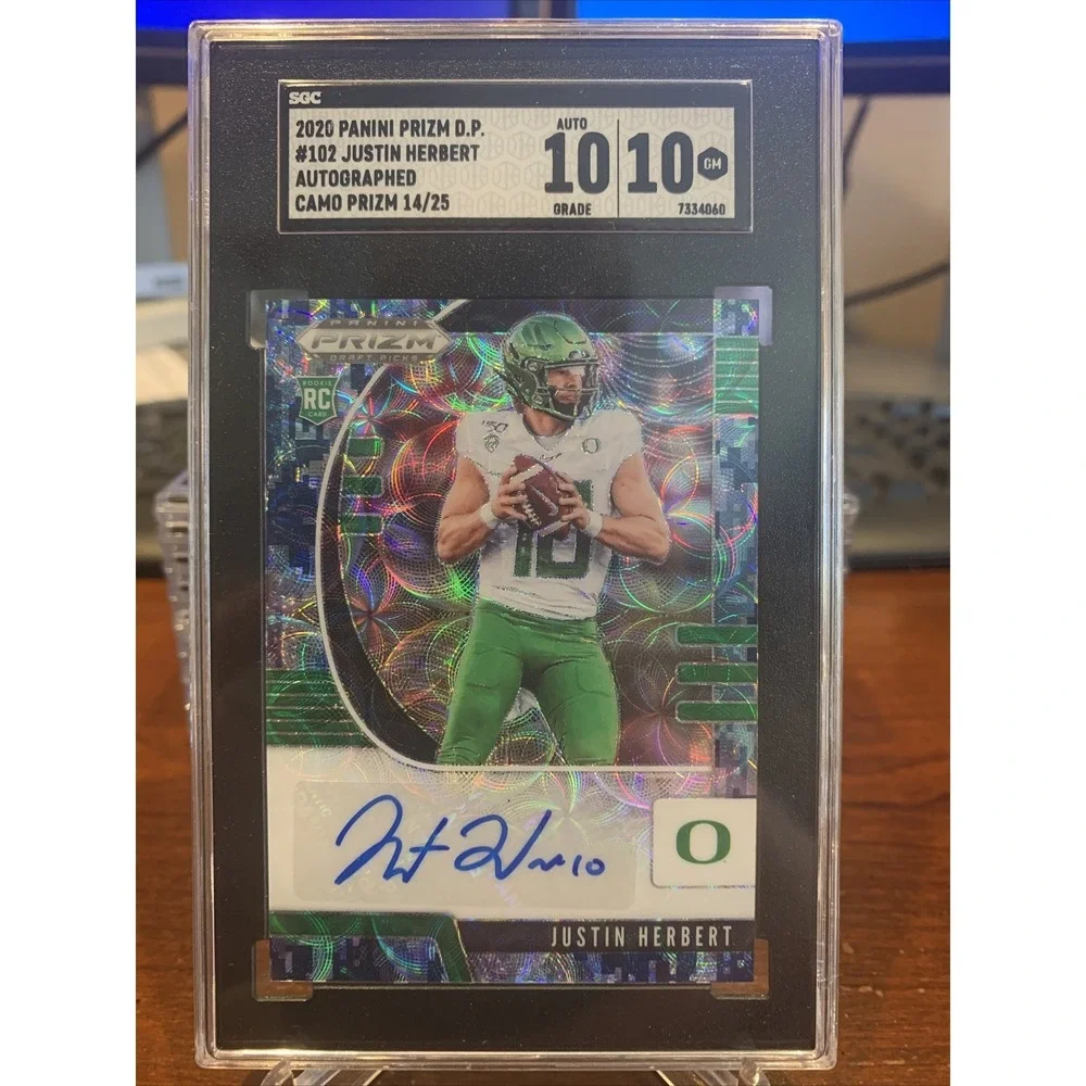 2020 Panini Prizm Justin Herbert‎ /25 Camo Prizm Chargers SGC 10